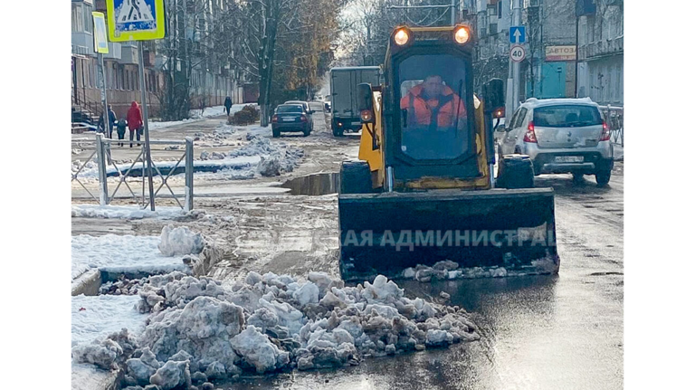 Брянские коммунальщики прошли первое в этом году испытание непогодой