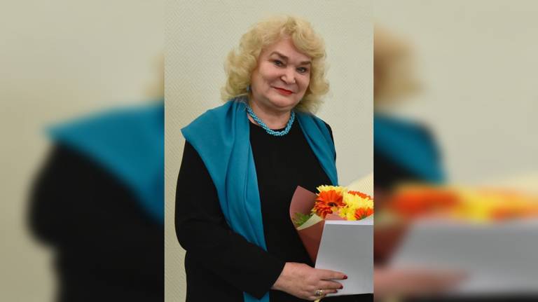 Директора Брянского ТЮЗа Надежду Даниловскую поздравили с юбилеем