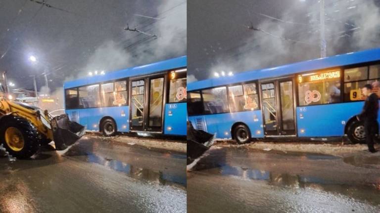 В Брянске возле бежицкого рынка в ДТП попали автобус №9 и трактор