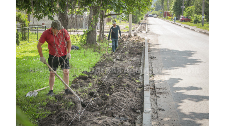 На улице Димитрова в Брянске делают новый тротуар