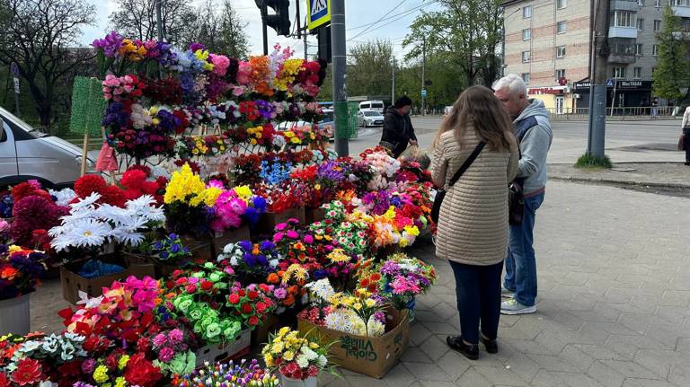 В Брянске оштрафовали продавцов овощей и искусственных цветов