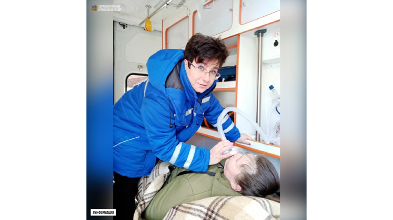Брянский фельдшер помогла спасти раненого от дрона ВСУ строителя блиндажа  