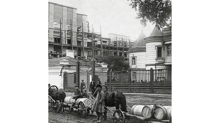 Брянцам показали фото строительства комплекса зданий Дома Советов в 1924 году