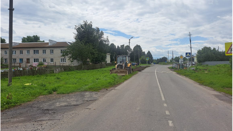 В брянском поселке Комаричи отремонтируют улицу Комсомольскую за 4,2 млн рублей
