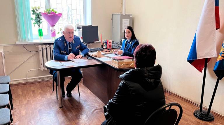 Прокурор Брянской области Александр Войтович выслушал жалобы жителей Сельцо