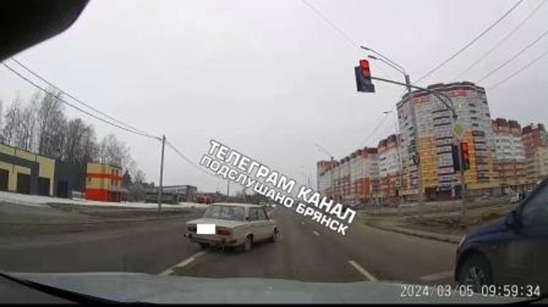 В Брянске оштрафовали лихача за выезд на встречку и проезд на «красный»
