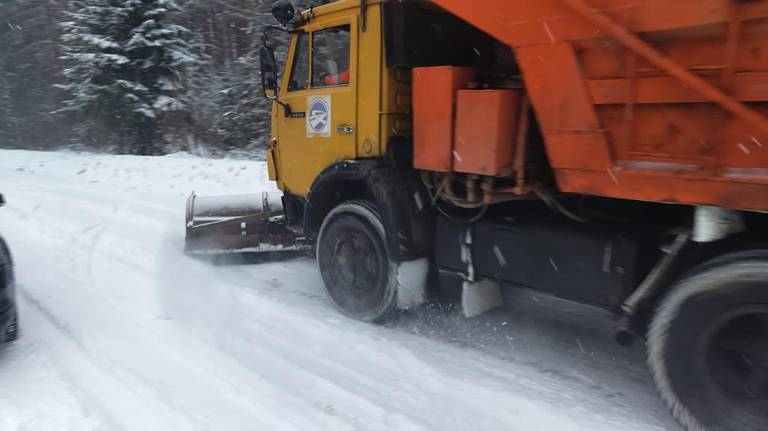 Во всех районах Брянской области ведется очистка от снега