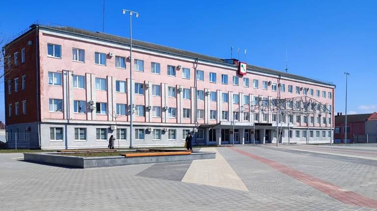 В Новозыбкове суд обязал администрацию обеспечить жильём сироту