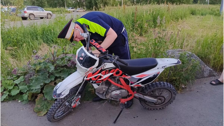 Брянским подросткам хотят запретят ездить на питбайках по дорогам