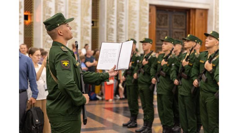 Новобранцы Преображенского полка из Брянской области приняли присягу в Музее Победы