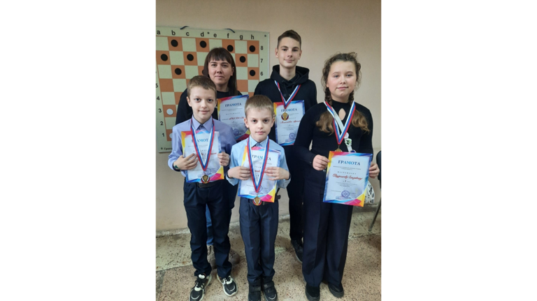 В Брянске определили победителей первенства по шашкам среди школьников