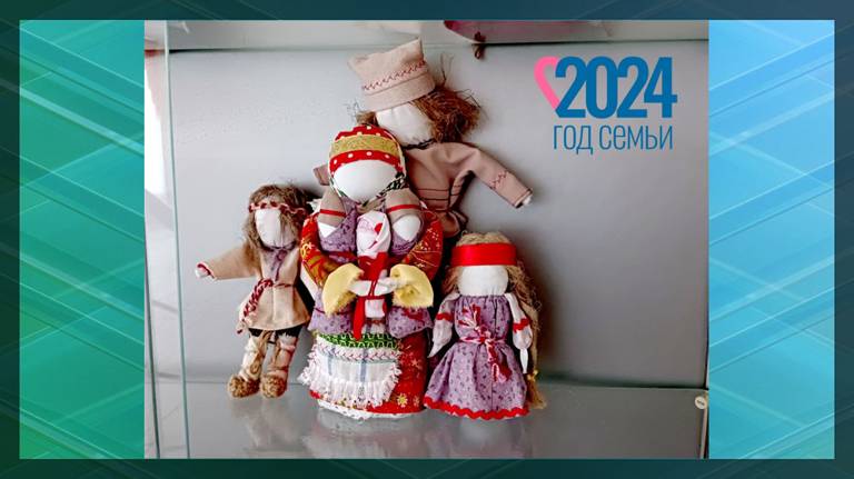 В брянском поселке Суземке проходит выставка кукол-оберегов