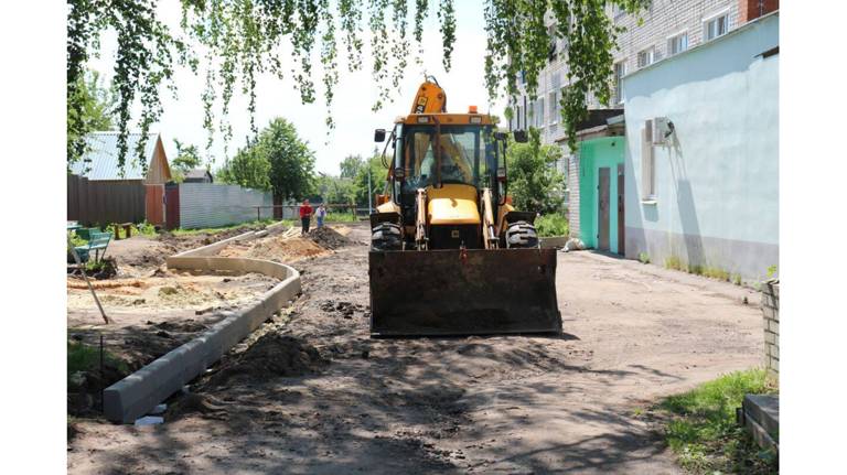 В Стародубе благоустраивают придомовые территории