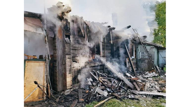 В Почепском районе потушили пожар в жилом доме