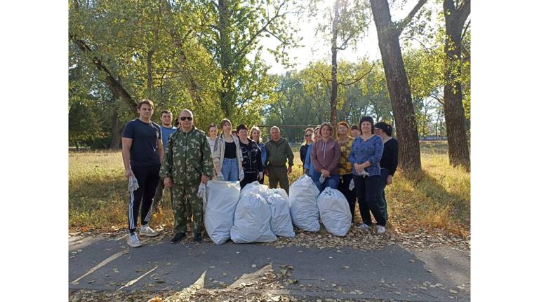 В Брянске навели порядок в сквере и парке Металлургов