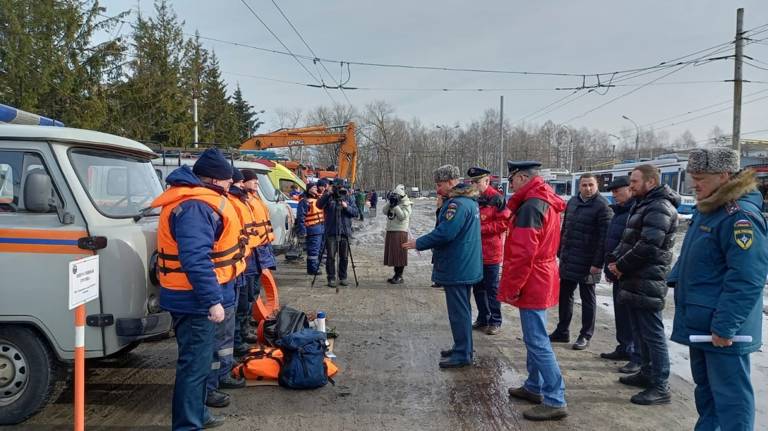 В Брянске во время половодья затопленные районы свяжут с большой землей 45 лодок