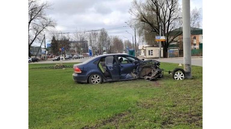 В Брянске два 18-летних парня ранены в страшном ДТП на Станке Димитрова