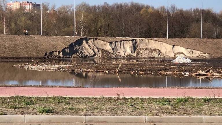 В Бежицком районе Брянске частично размыло дамбу в микрорайоне «Деснаград»