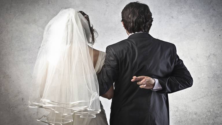 В 2023 году суды расторгли 16 фиктивных браков иностранцев с брянскими женщинами