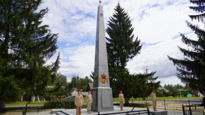 В поселке Локоть отреставрирован памятник комсомольцам и подпольщикам
