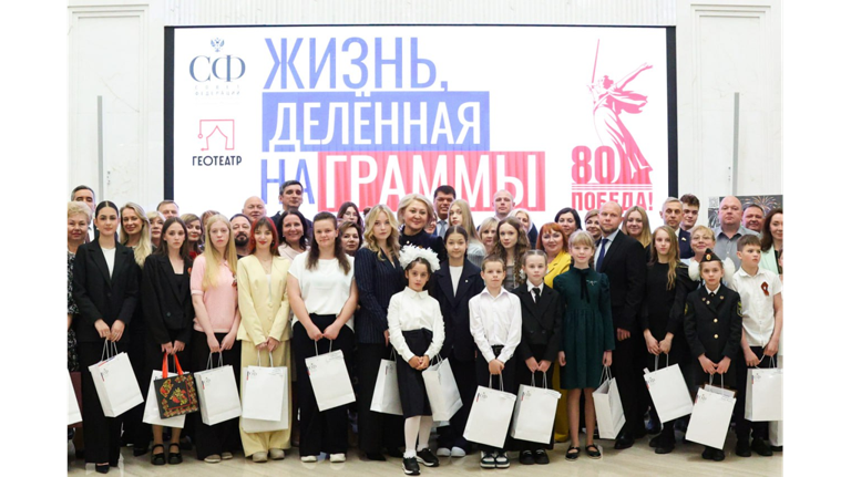 Картину брянской девочки представили в подмосковном парке «Патриот» 