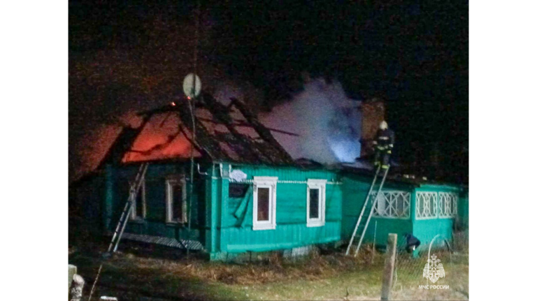 Ночью в Сеще горел жилой дом