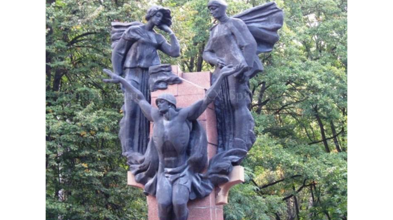 В Брянске по нацпроекту благоустроили мемориал по улице Почтовой
