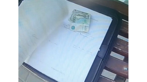 Задержанный пьяным житель Стародуба пытался откупиться от полицейского взяткой в тысячу рублей