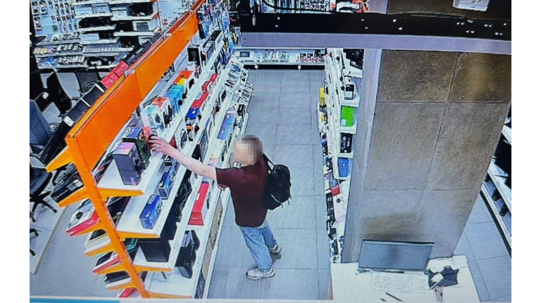 В Брянске уголовник попался на краже умной и портативной колонок
