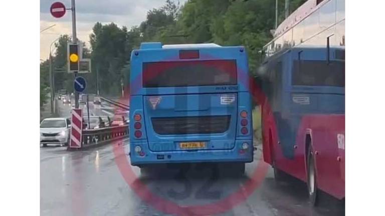 В Брянске наказали устроивших гонки водителей автобуса и троллейбуса