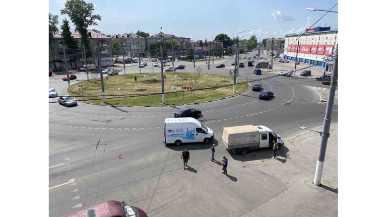 В Брянске на улице Красноармейской два грузовых фургона устроили ДТП