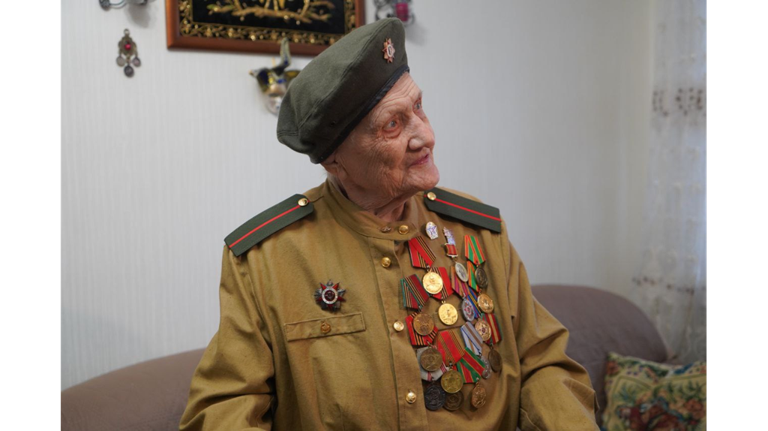 101-летней жительнице Брянска вручили медаль к юбилею Победы 