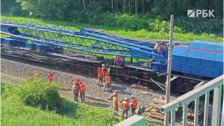 Взрыв моста в Брянской области: погибли люди, ребенок в тяжелом состоянии  