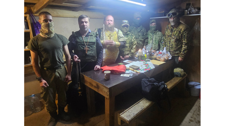 Брянские священники передали бойцам СВО гуманитарную помощь и маскировочные сети