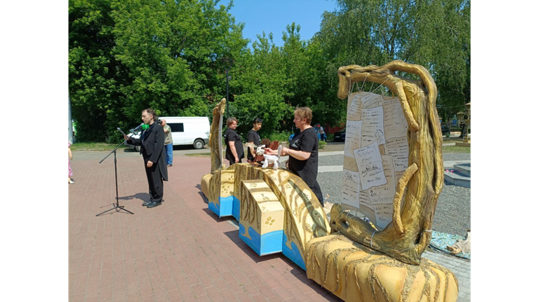 В Володарском районе Брянска возложили цветы к памятнику Александра Пушкина
