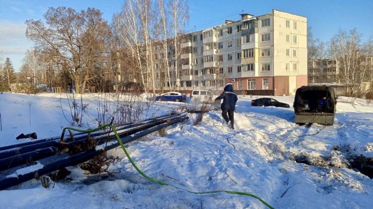 В Брянске произошла авария на сетях горячего водоснабжения к школе №18