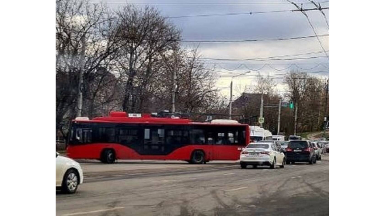 На Городищенской горке в Брянске развернуло троллейбус «Адмирал»