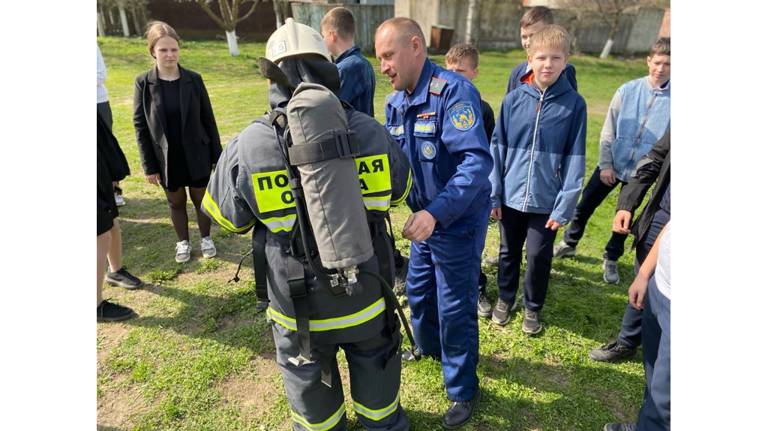 Мглинские школьники побывали на экскурсии в пожарной части