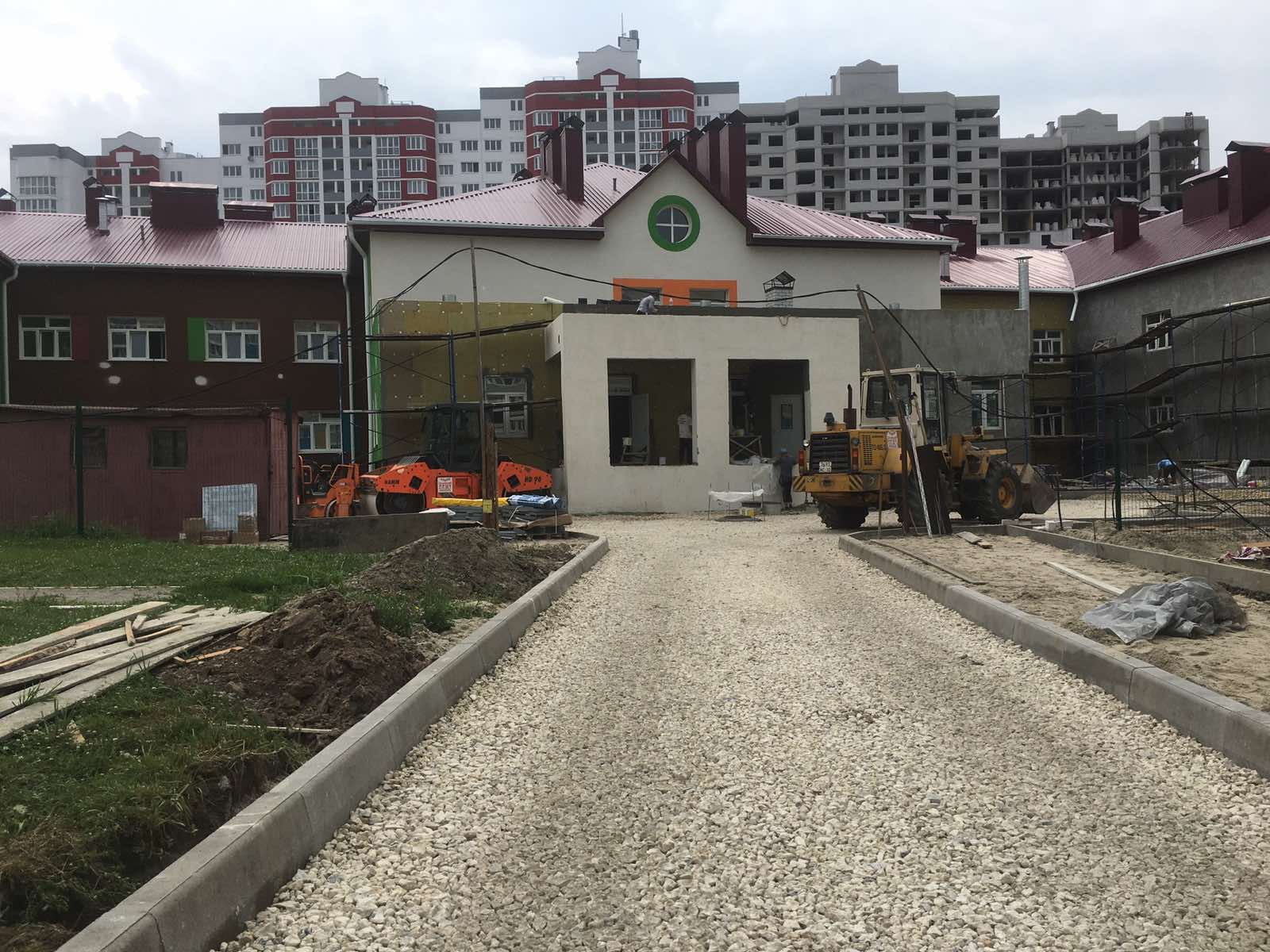 Строительство брянского детского сада «Тюльпанчик» подходит к концу