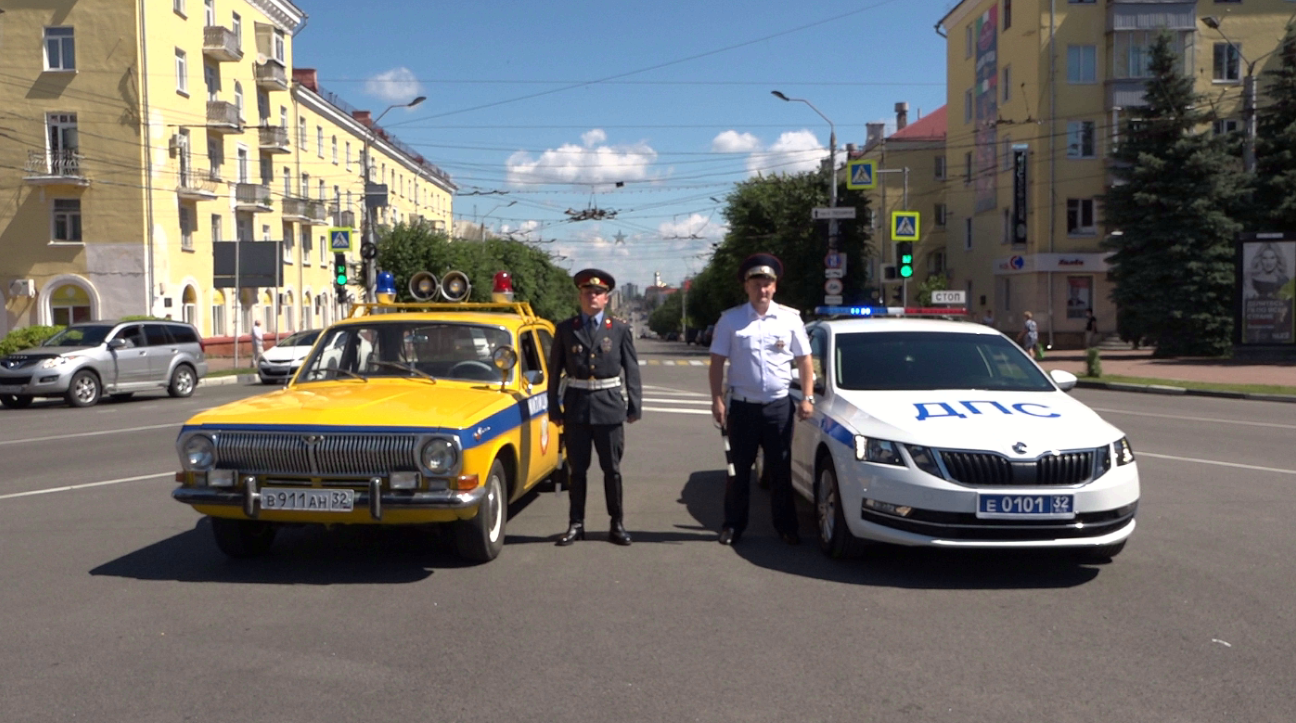 В преддверие дня образования ГАИ в Брянске на патруль выехал ретроавтомобиль