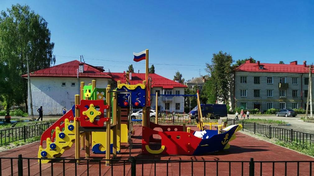 Благоустроили двор на Ново-Советской в Брянске по программе инициативного бюджетирования