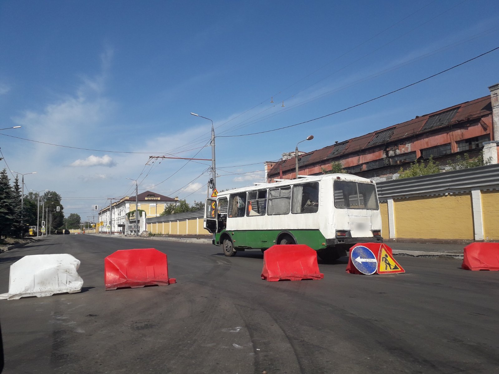 В Брянске на улице Ульянова перекрыта дорога
