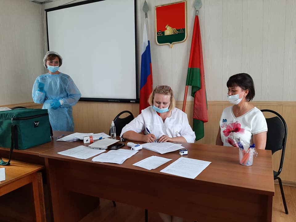 В Брянской области прививку от коронавируса сделали активисты ТОСов