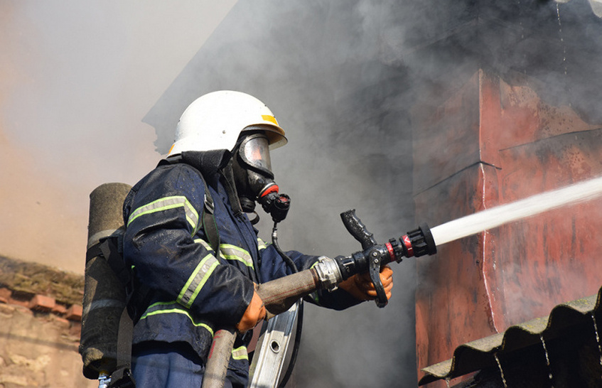 В Жуковском районе ликвидировали пожар нежилого дома