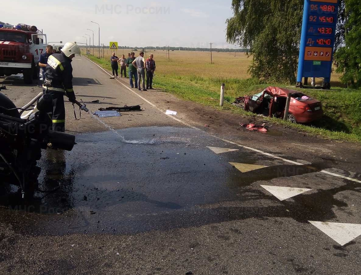В Севском районе столкнулись трактор и легковушка: есть пострадавший