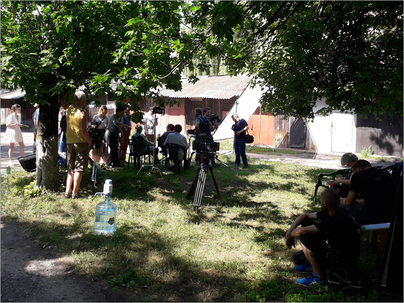 В брянских дворах идут съемки кинофильма «Огород» Ларисы Садиловой