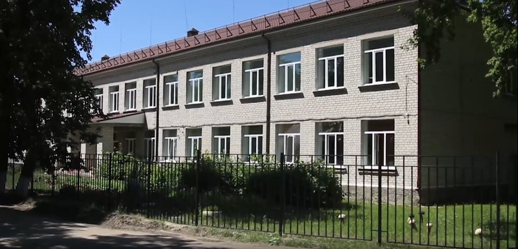 Реставрация Климовской школы-интерната активно ведется