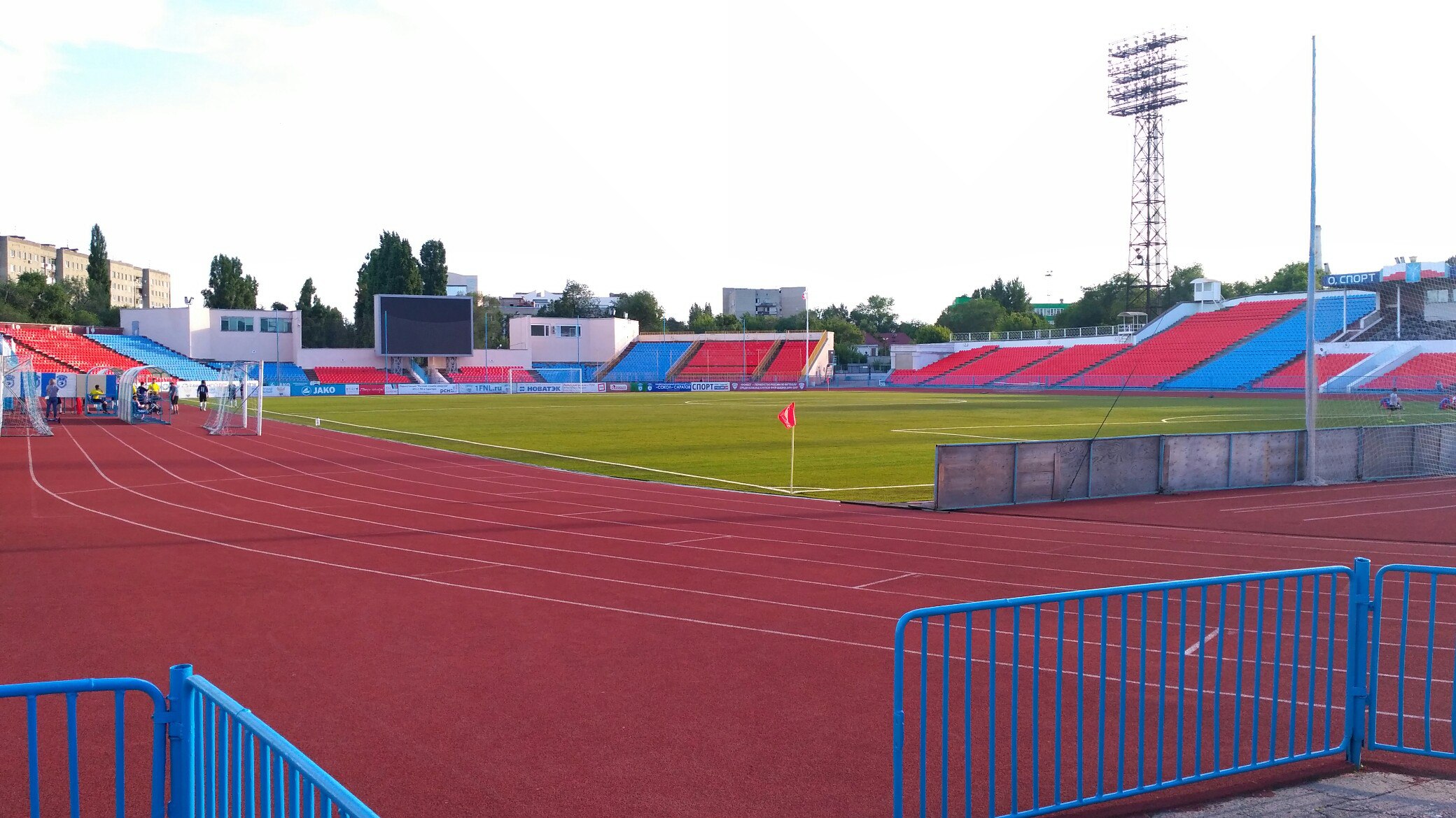 Футболисты брянского «Динамо» прибыли в Саратов на стартовую игру сезона