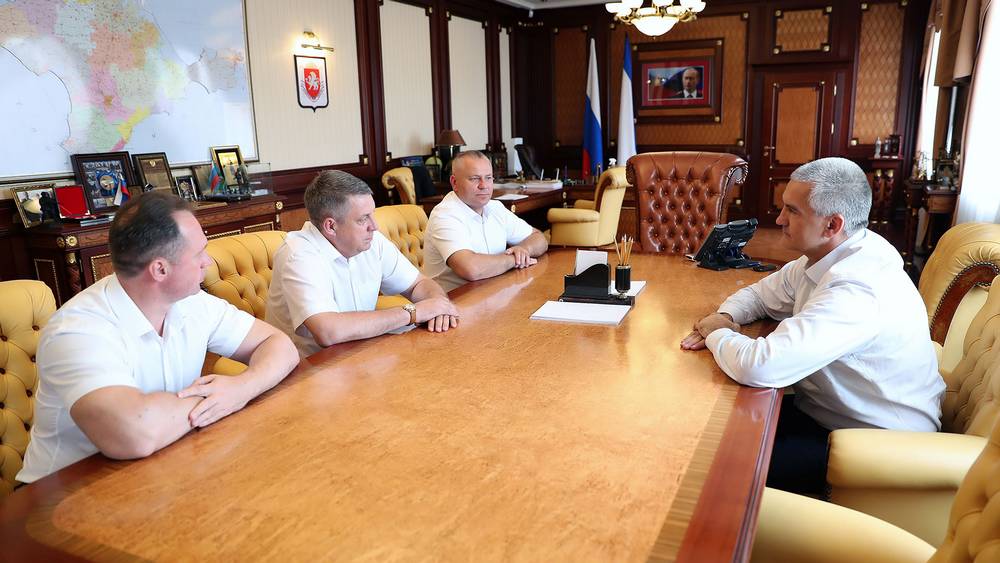 Губернатор Брянской области Александр Богомаз провел в Крыму ряд встреч