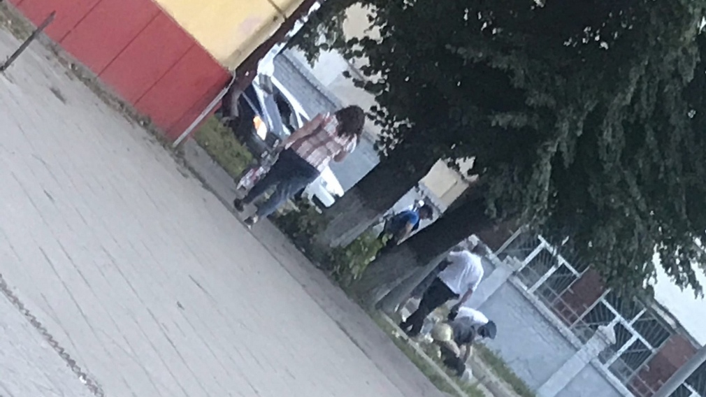 В Брянске сотрудники ГИБДД спасли упавшего на улице человека